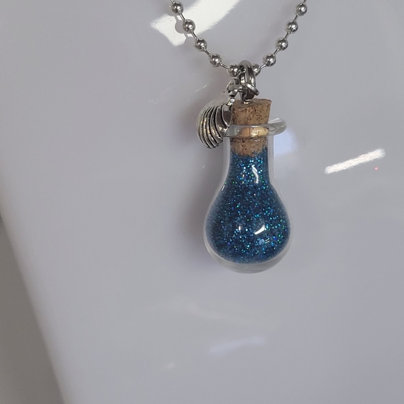 TEAL HOLOGRAPHIC glitter pixie fairy dust necklace with small shell charm. - Picture 6 of 6